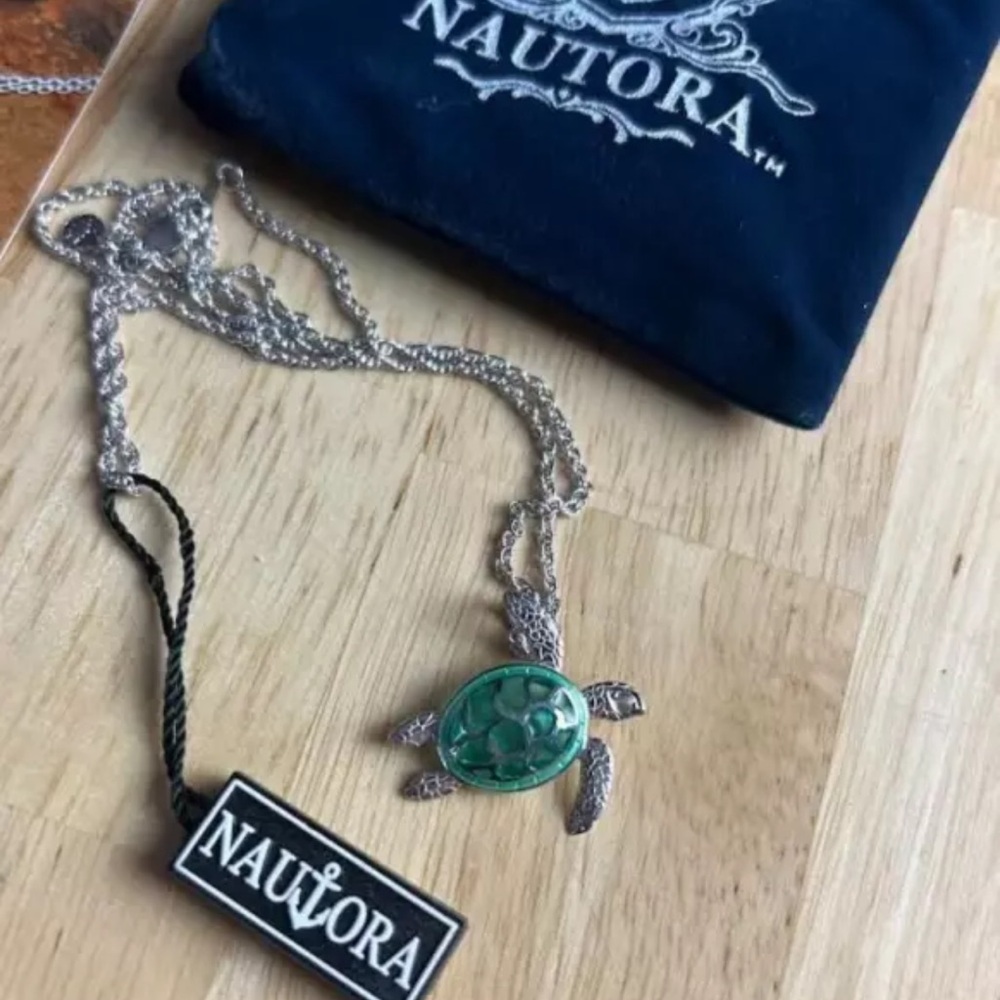 NAUTORA‎ Green Sea Turtle Necklace Crafted in Sterling Silver 18 inch Chain - Picture 6 of 6
